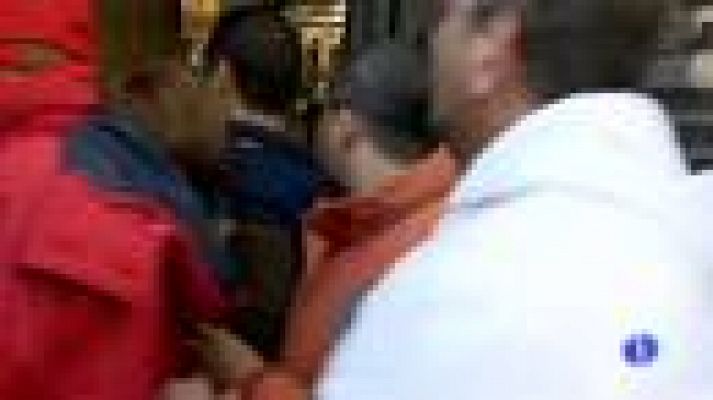 Telediario 1 - Protestas ante la sede de la Caixa