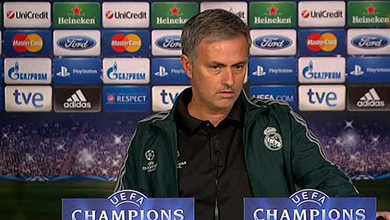 Mourinho zanja polémicas en una tensa rueda de prensa