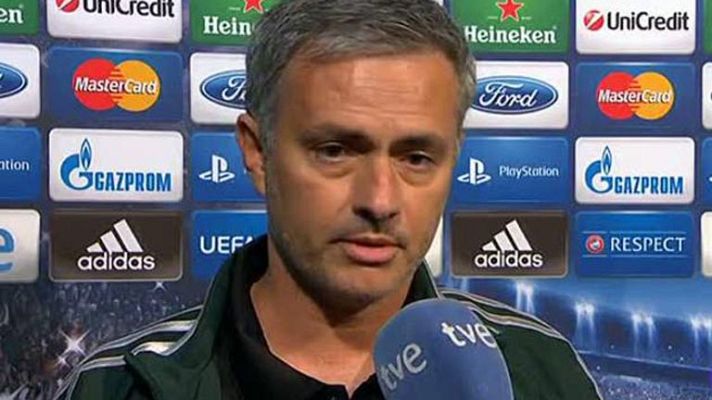 Telediario 1 - Mourinho: "Me pagan para trabajar, no para ir a actos"
