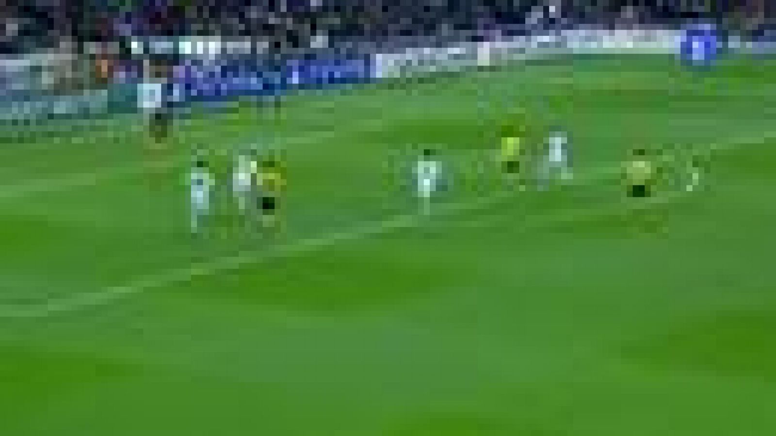 Casi con el tiempo cumplido y a punto de ir al descanso, Álvaro Arbeloa ha introducido el balón en la portería de Casillas y el Borussia se ha puesto de nuevo por delante en el marcador 