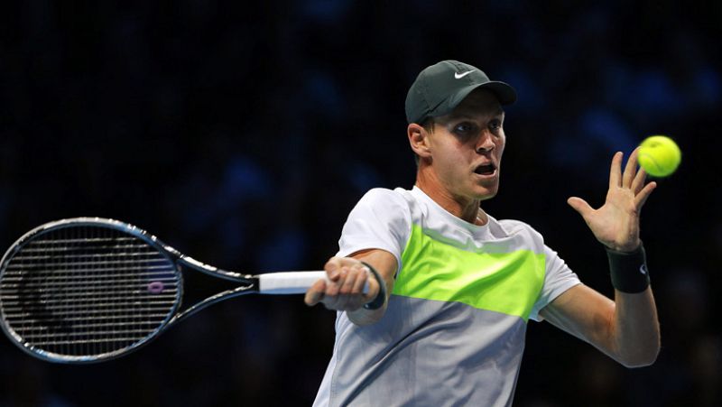 El checo Tomas Berdych se impuso a Jo Wilfried Tsonga, por 7-5, 3-6 y 6-1 para obtener su primera victoria en el grupo A del Masters y la cuarta en cinco encuentros sobre el jugador francés, finalista el pasado año.