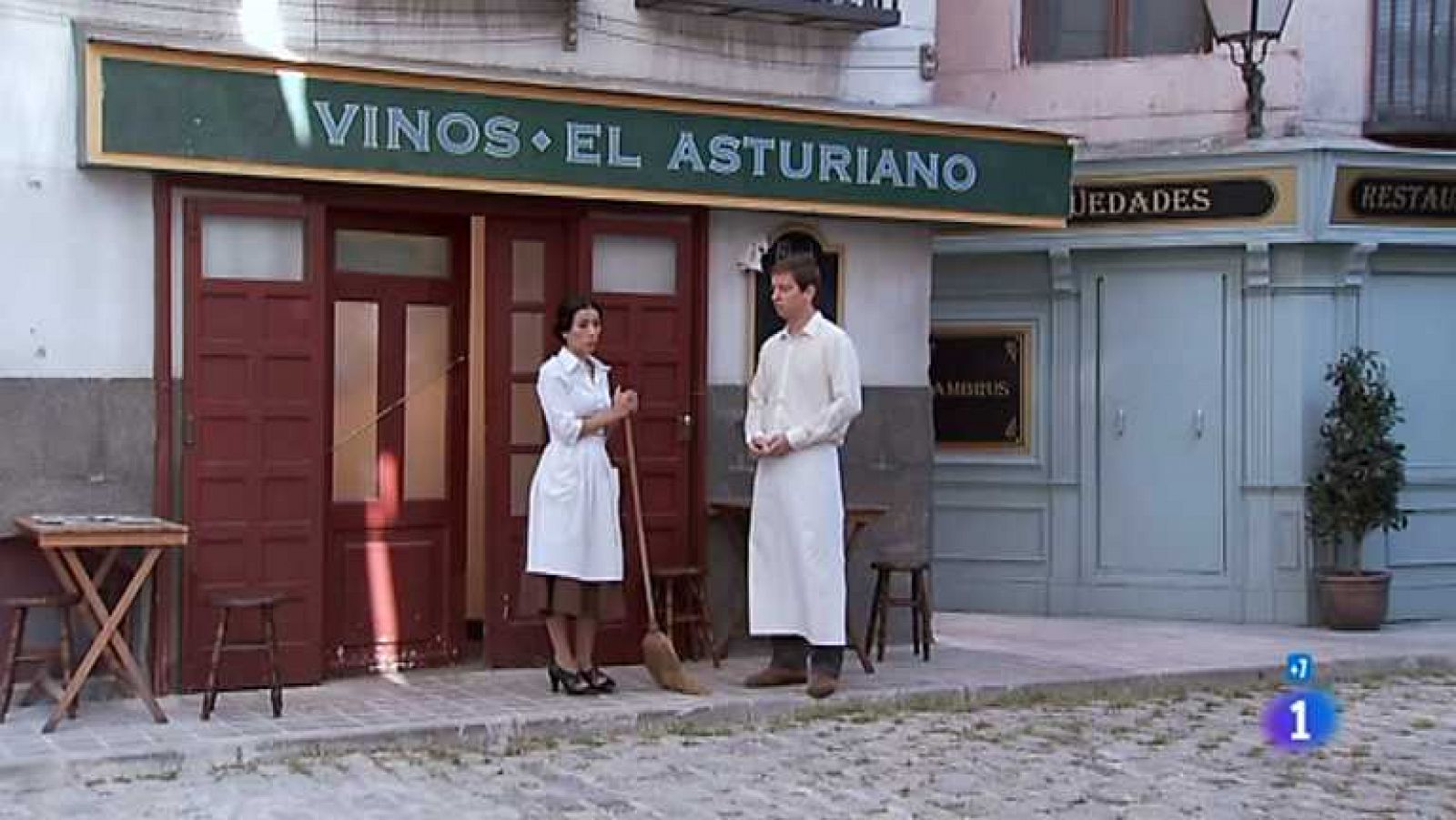 Amar en tiempos revueltos - T7 - Capítulo 250 - Bonilla constata que Rocío no es la madre de Cecilia, ni tampoco familia de aquella - Ver ahora