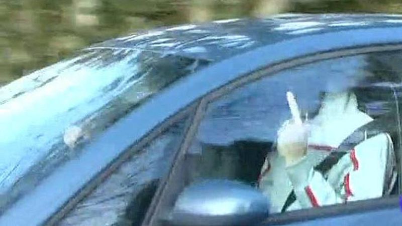 Feo gesto de Wiggins al salir del hospital 