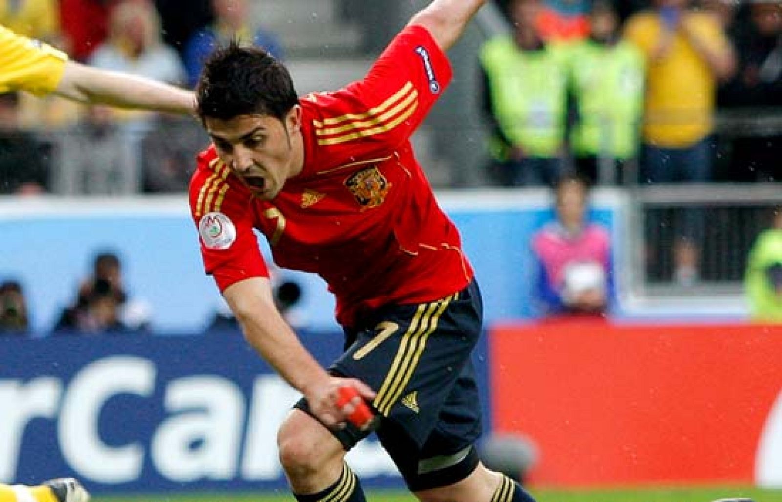 El delantero asturiano David Villa se ha convertido a base de goles en la referencia de España en la Eurocopa y en uno de los mejores jugadores del torneo. El 'Guaje' ratifica en el escenario internacional su gran trayectoria deportiva.