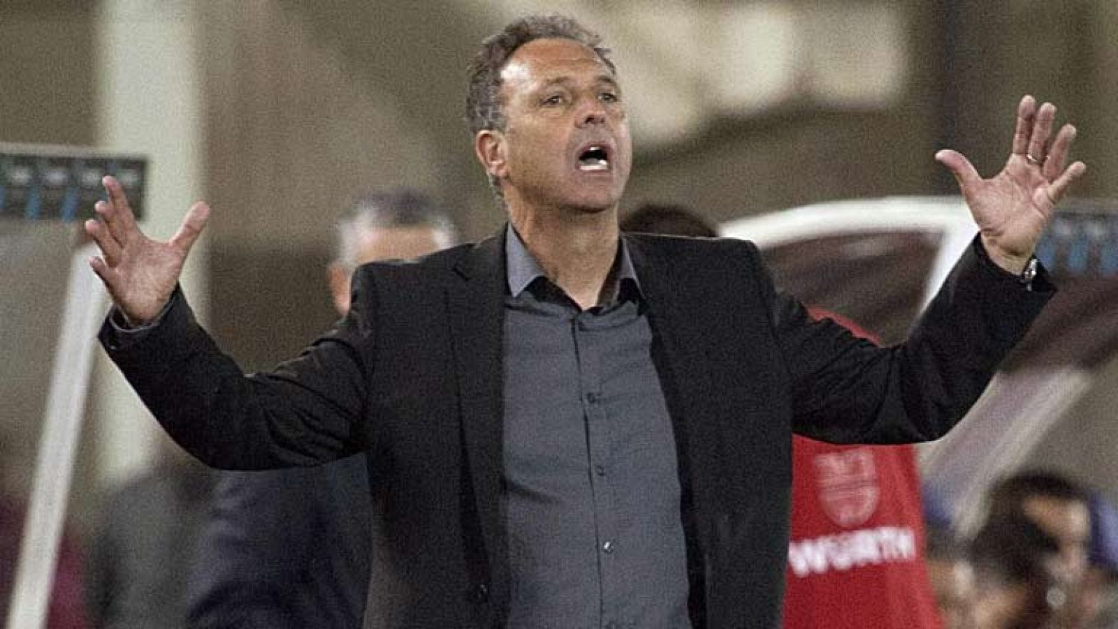 El líder, el Barça, juega el domingo y despues del entrenamiento de esta tarde y comprobaremos si Piqué vuelve al once titular o si regresa Carles Puyol para la visita a Son Moix. Papelón para el Mallorca de Caparrós que a pesar de haber perdido los 