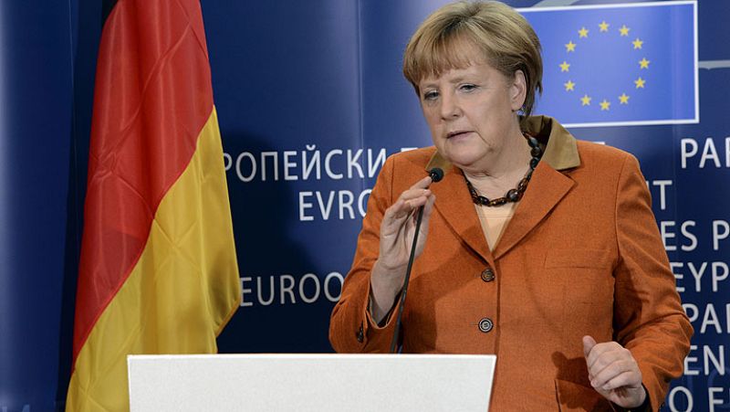 Merkel se opone a que salgan del euro paMerkel se opone a que salgan del euro países con problemas financieros