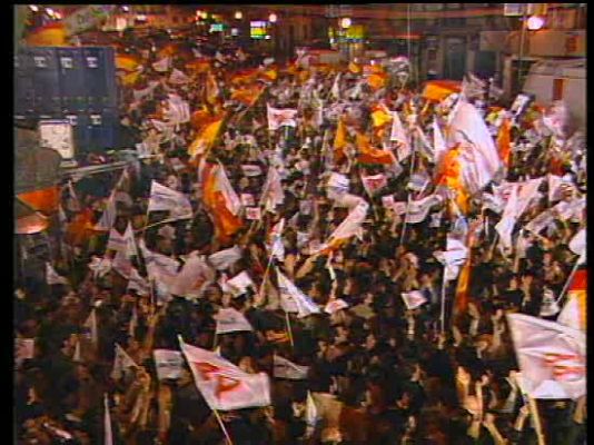  - Aznar tras ganar en 2000