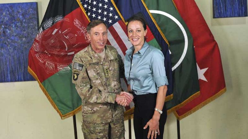 El caso Petraeus se complica con nuevas revelaciones 