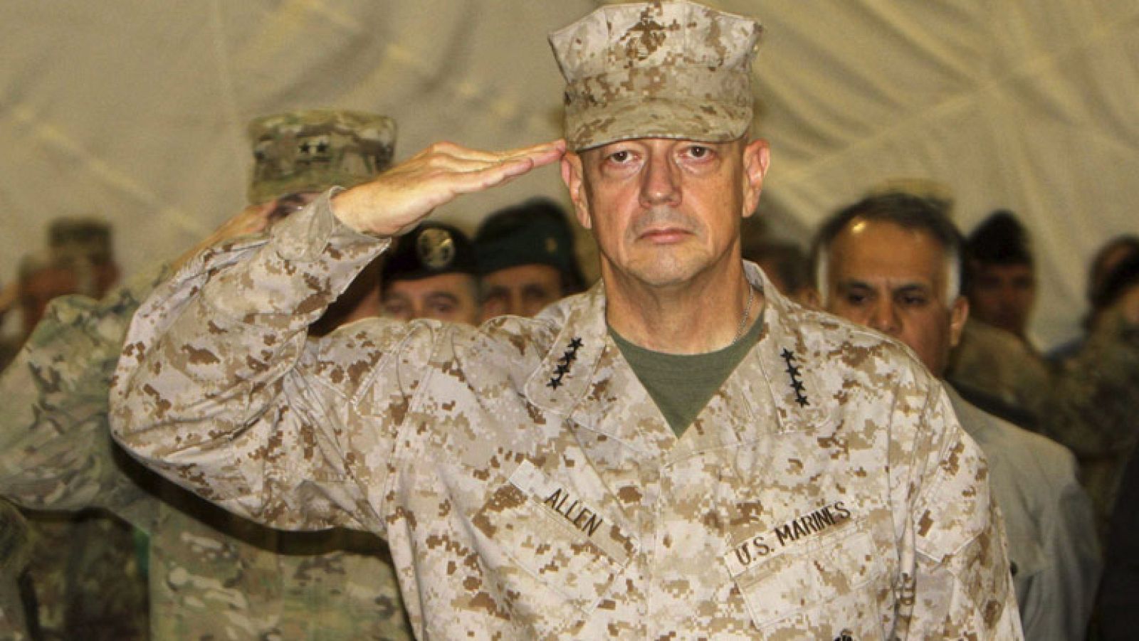 El escándalo del exdirector de la CIA salpica al jefe de la misión de la OTAN en Afganistán