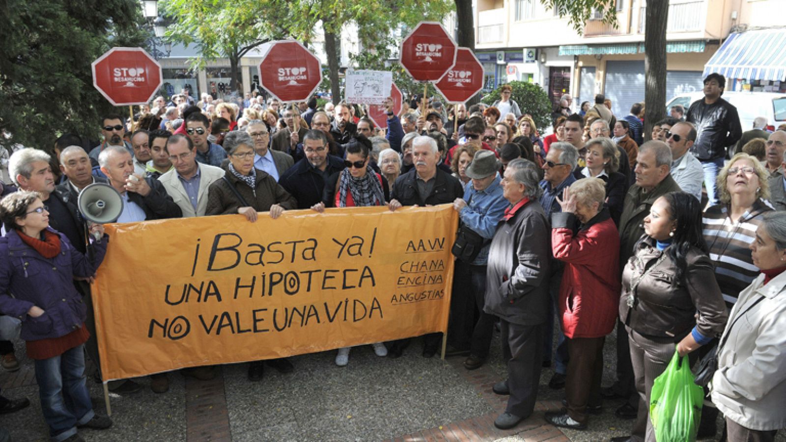 El PP ve bases para el acuerdo sobre desahucios y el PSOE pide que no sea solo a corto plazo