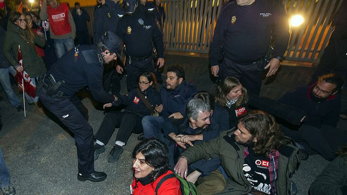 Telediario 1 - Incidentes aislados, con 28 detenidos, y cumplimiento de servicios mínimos