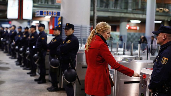 Telediario 1 - El Gobierno destaca la "normalidad" en la jornada de huelga, los sindicatos hablan de paro "masivo"