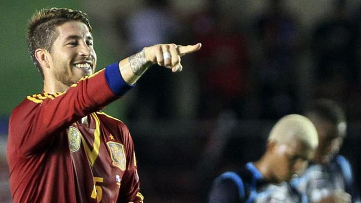 Fútbol - Sergio Ramos, de libre directo, 0-4