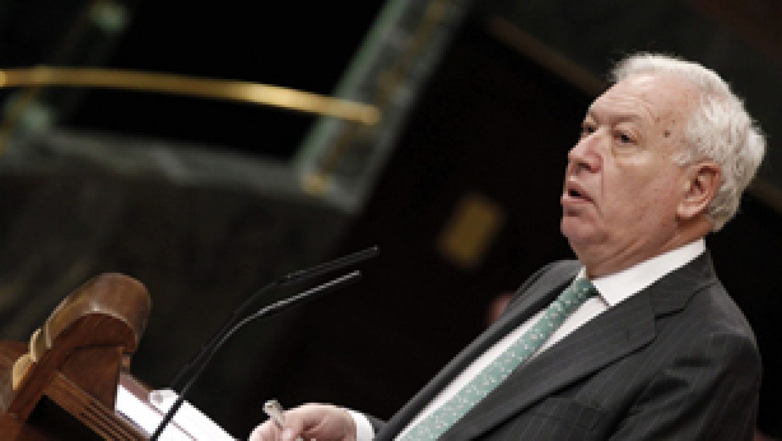 Margallo dice que entiende la huelga pero que el Gobierno "va por el buen camino"
