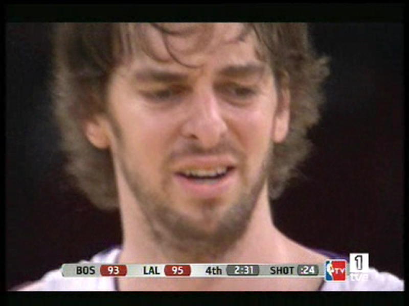 Los Angeles Lakers fuerzan el sexto partido de la final de la NBA despúes de vencer el quinto por 103 a 98 ante los Celtics. 