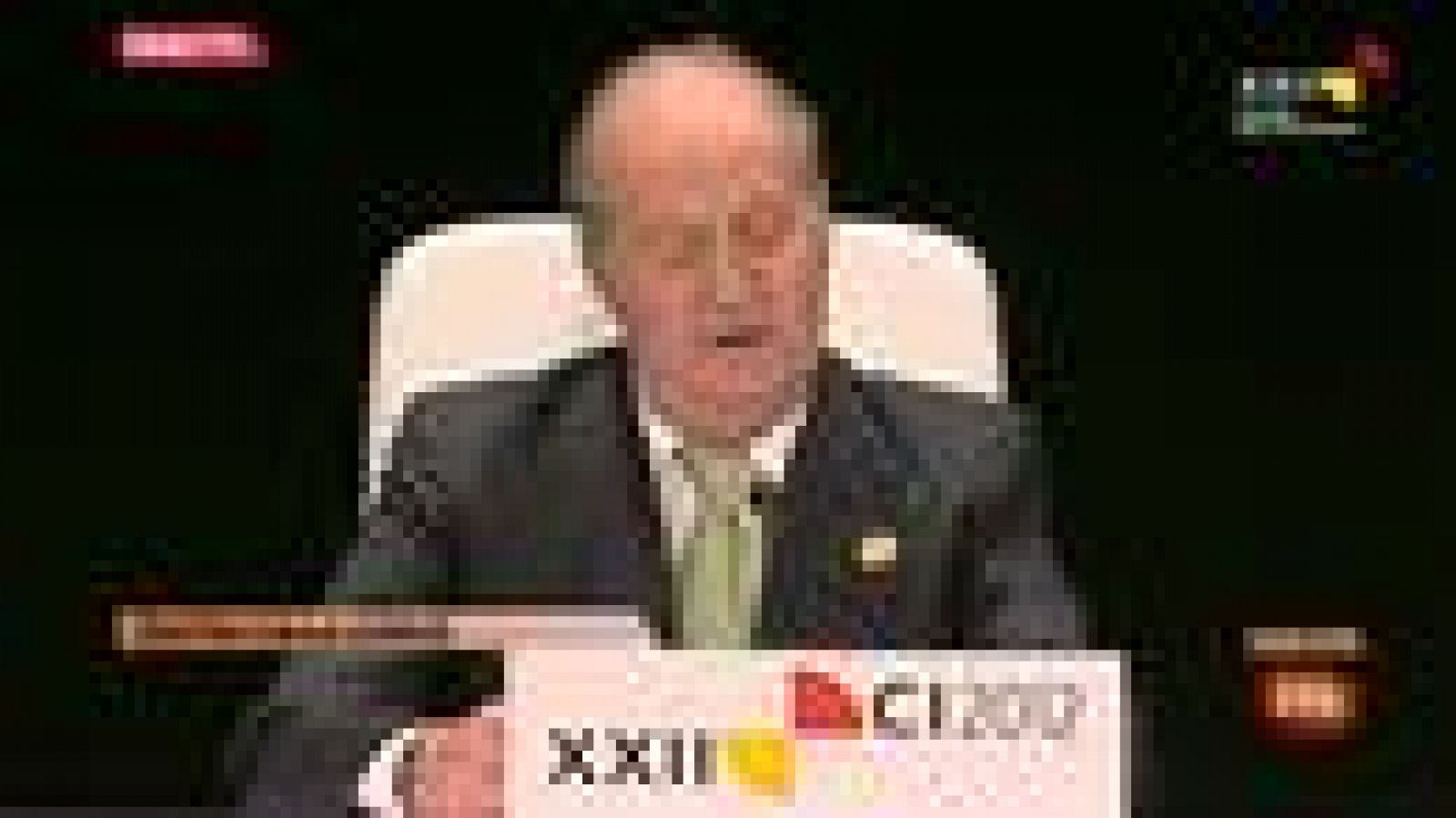 El rey de España, Juan Carlos I, ha dado por inuagurada la XXII Cumbre Iberoamericana que se celebra en Cádiz con un discurso en que ha resaltado la necesidad de "hacer llevar más Europa a Iberoamérica" y de "más Iberoamérica a Europa", porque "nuestras miradas se vuelven a vosotros".

El monarca español ha inaugurado la Cumbre en el Teatro Falla de Cádiz, en honor a los 200 años de la Carta Magna aprobada en la ciudad andaluza en 1812. Junto al rey, el presidente del Gobierno, Mariano Rajoy, y el Secretario General iberoamericano, Enrique Iglesias, también han pronunicado un discurso de apertura de la reunión.