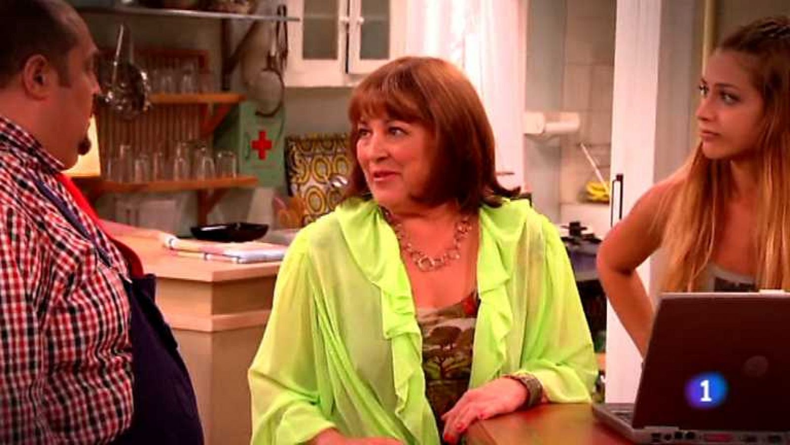 Stamos Okupa2 - Capítulo 10 - Lucía Piqueras no está en Internet. Todo el mundo está, menos ella. Para remediarlo está dispuesta a hacer lo que sea. Incluso morirse - Ver ahora