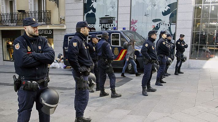 Informativo 24h - Miles de policías se manifiestan este sábado contra los recortes laborales y salariales