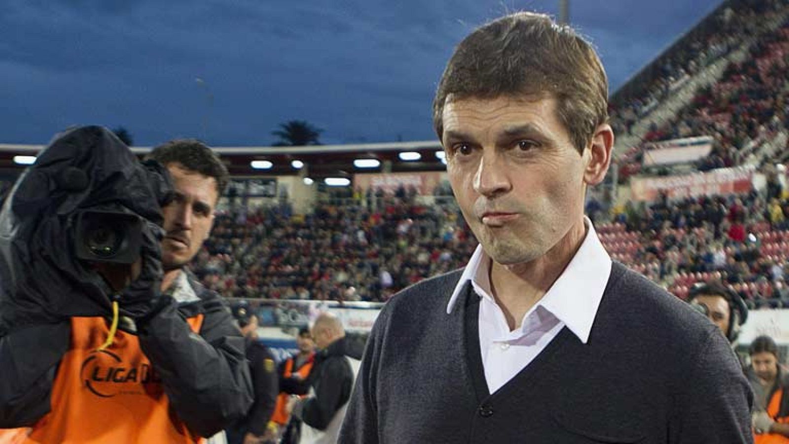 Doce jornadas de liga despues la pregunta sigue siendo la misma: ¿Cuántos partidos estará el Barça sin perder o qué equipo será capaz de romper su racha de victorias?. Hoy le toca al Zaragoza intentarlo en el Camp Nou. Será la primera vez en tres mes