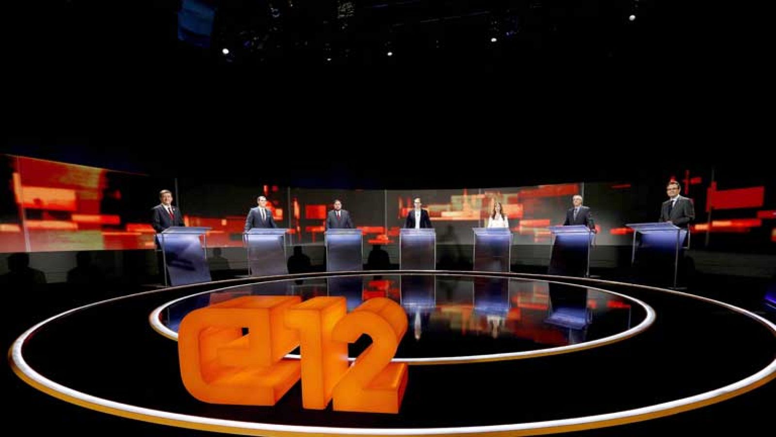 Artur Mas hace campaña electoral en una residencia de ancianos