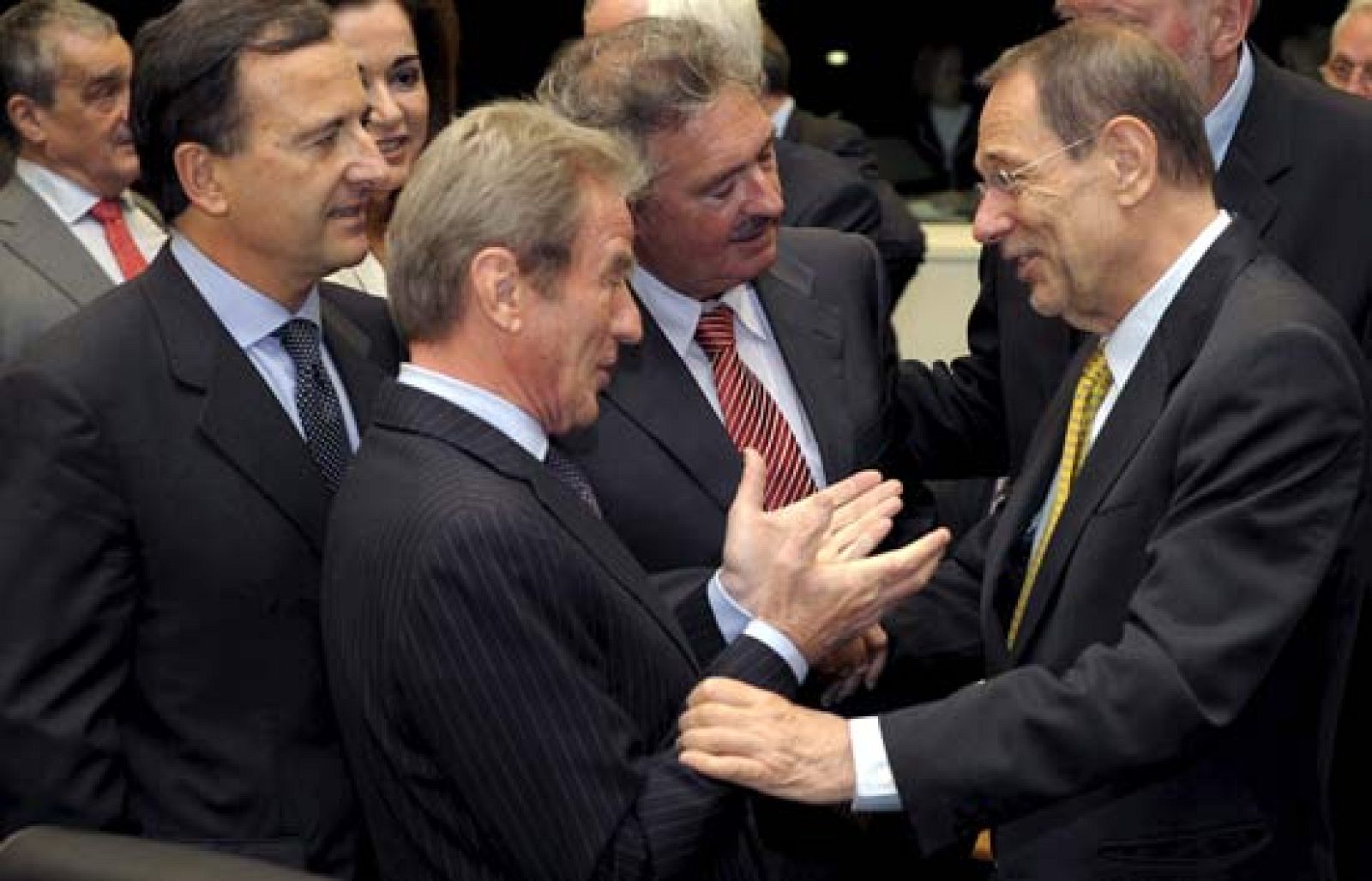 Los ocho países que faltan todavía por ratificar el Tratado de Lisboa han manifestado que continuarán adelante  con el proceso de ratificación pese al 'no' irlandés, según ha explicado el ministro de Asuntos Exteriores español, Miguel Angel Moratinos