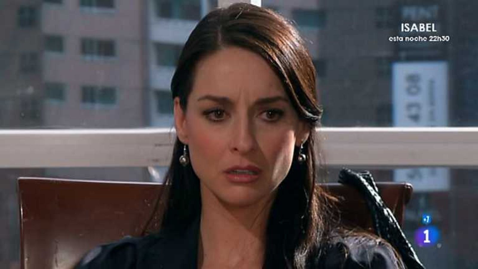 Amores verdaderos - Capítulo 31 - Cristina recibe un anónimo que alimenta sus celos y crea más dudas sobre su marido y Victoria - ver ahora