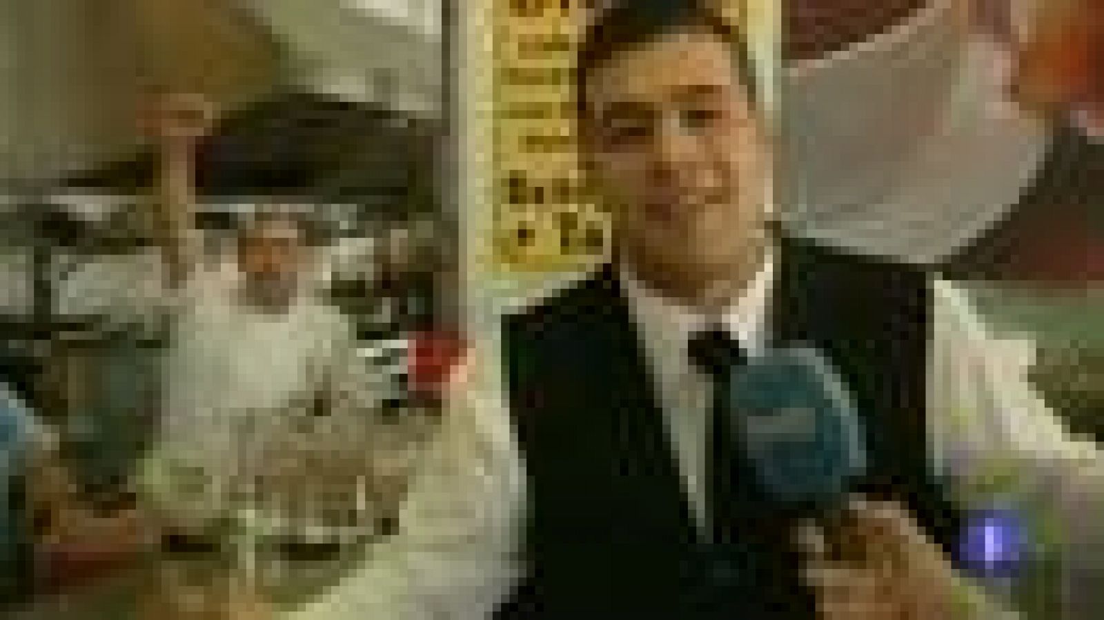 El día después de un derbi sevillano que acaba 5-1. Los béticos se han escondido donde han podido y los sevillistas, con ganas de vacilar al vecino. Da igual que sea un amigo, un jefe, o un cliente.