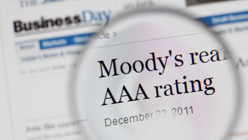 Moody's rebaja la calificación de la deuda de Francia desde "Aaa" hasta "Aa1"