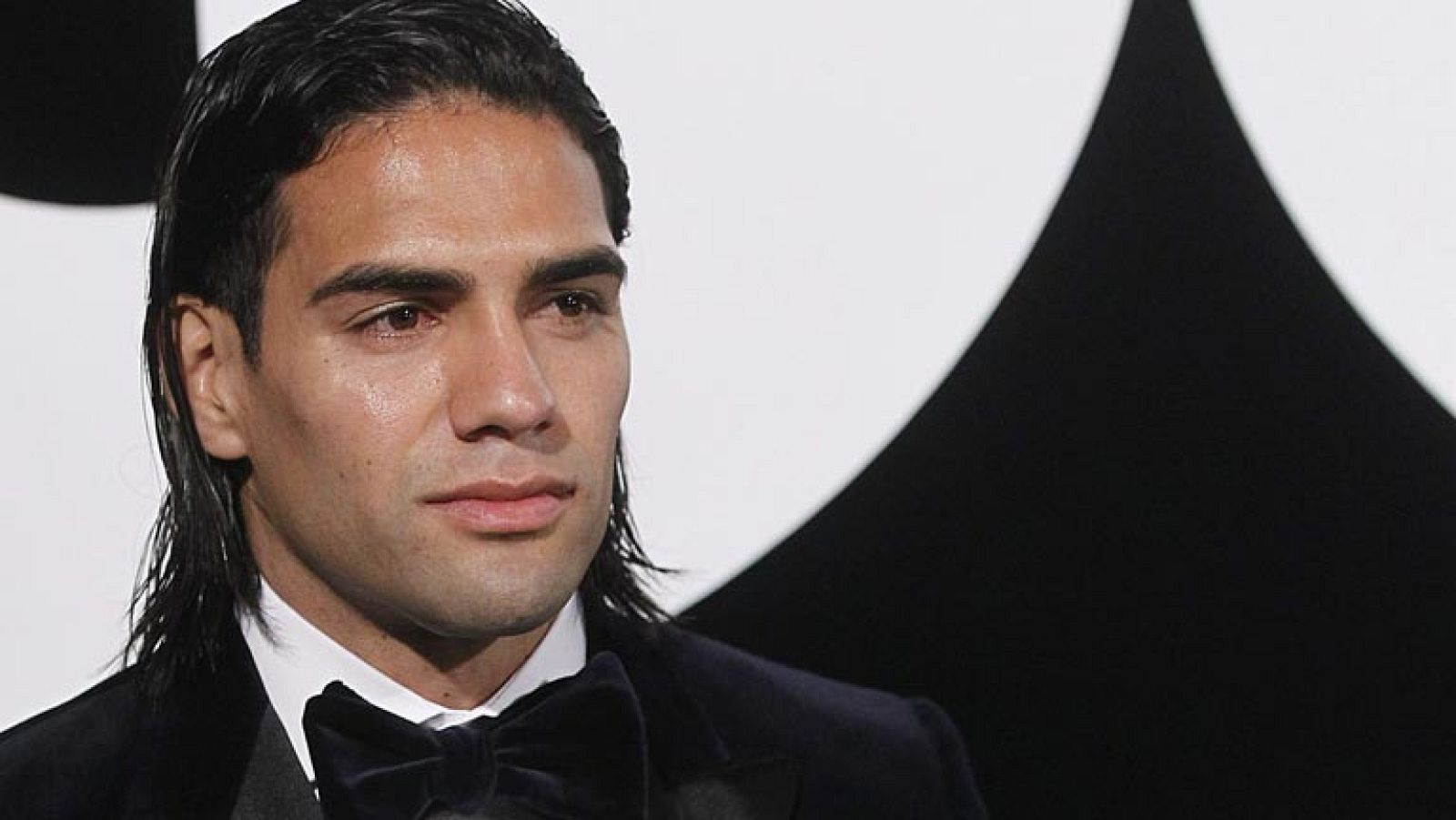 Falcao, de gala y con la cabeza solo en rojo y blanco
