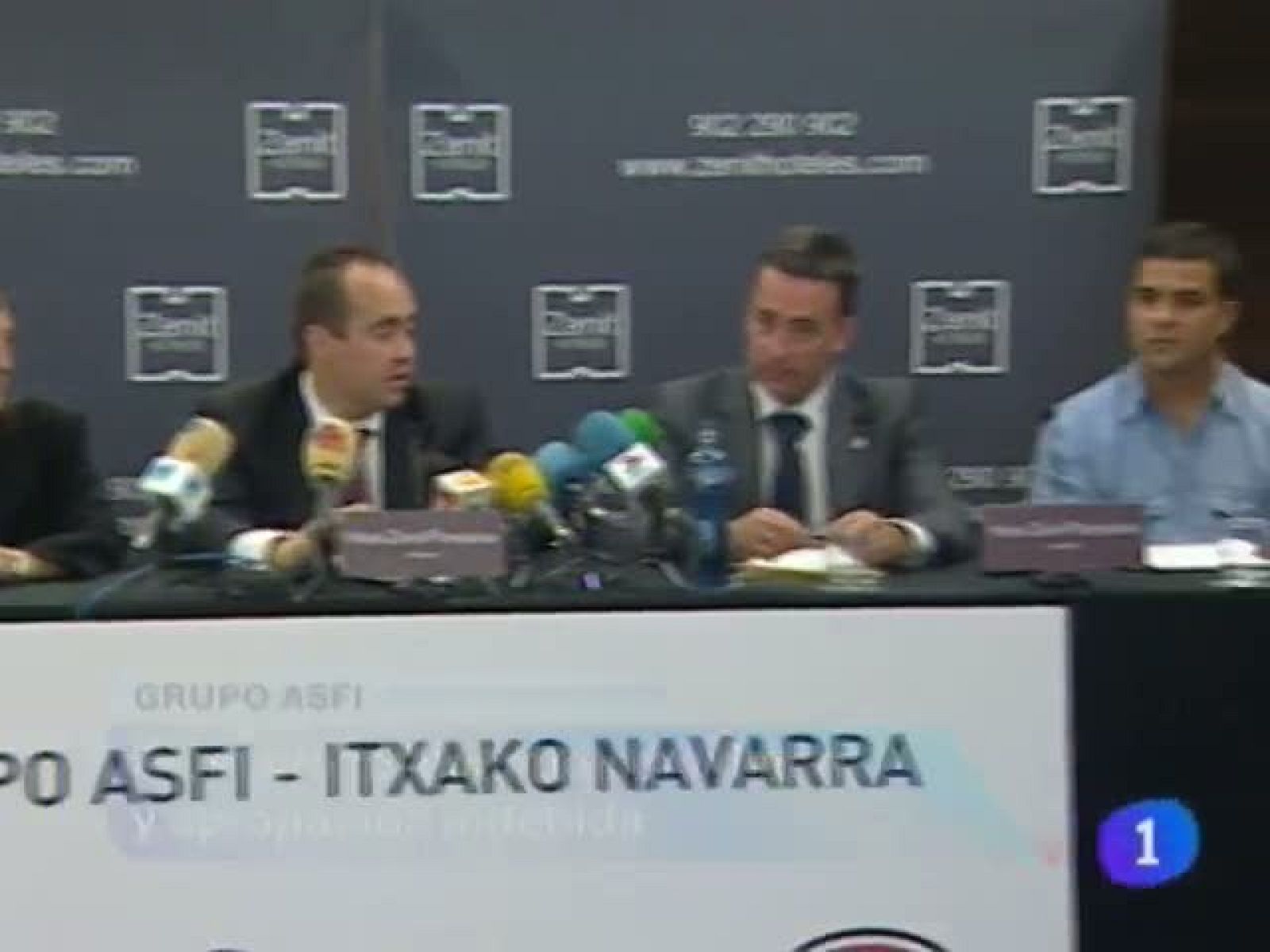  El Grupo ASfi investigado por la Guardia Civil por desviar presuntamente 200 millones de euros de las fincas que administraba. El empresario chocolatero Jesús Subiza, recibe a sus 92 años en premio al Autónomo de España 2012 como premio a una empresa artesana que pervive desde 1840. El jugador de Osasuna, Raoul Loé admite que el equipo afronta confiado el partido del viernes en San Sebastián ante la Real Sociedad. 