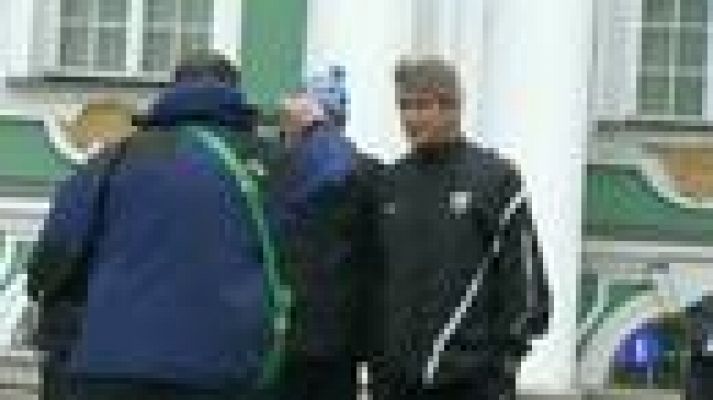 Telediario 1 - El Málaga, a un punto del liderato de grupo