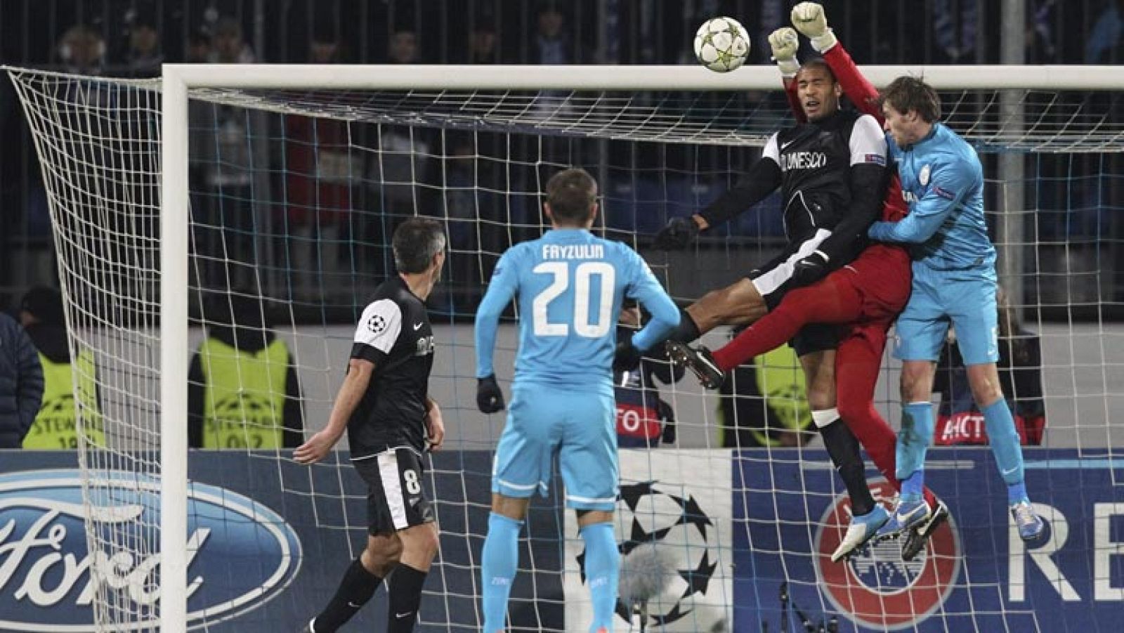 El Málaga logra en Rusia el liderato de grupo