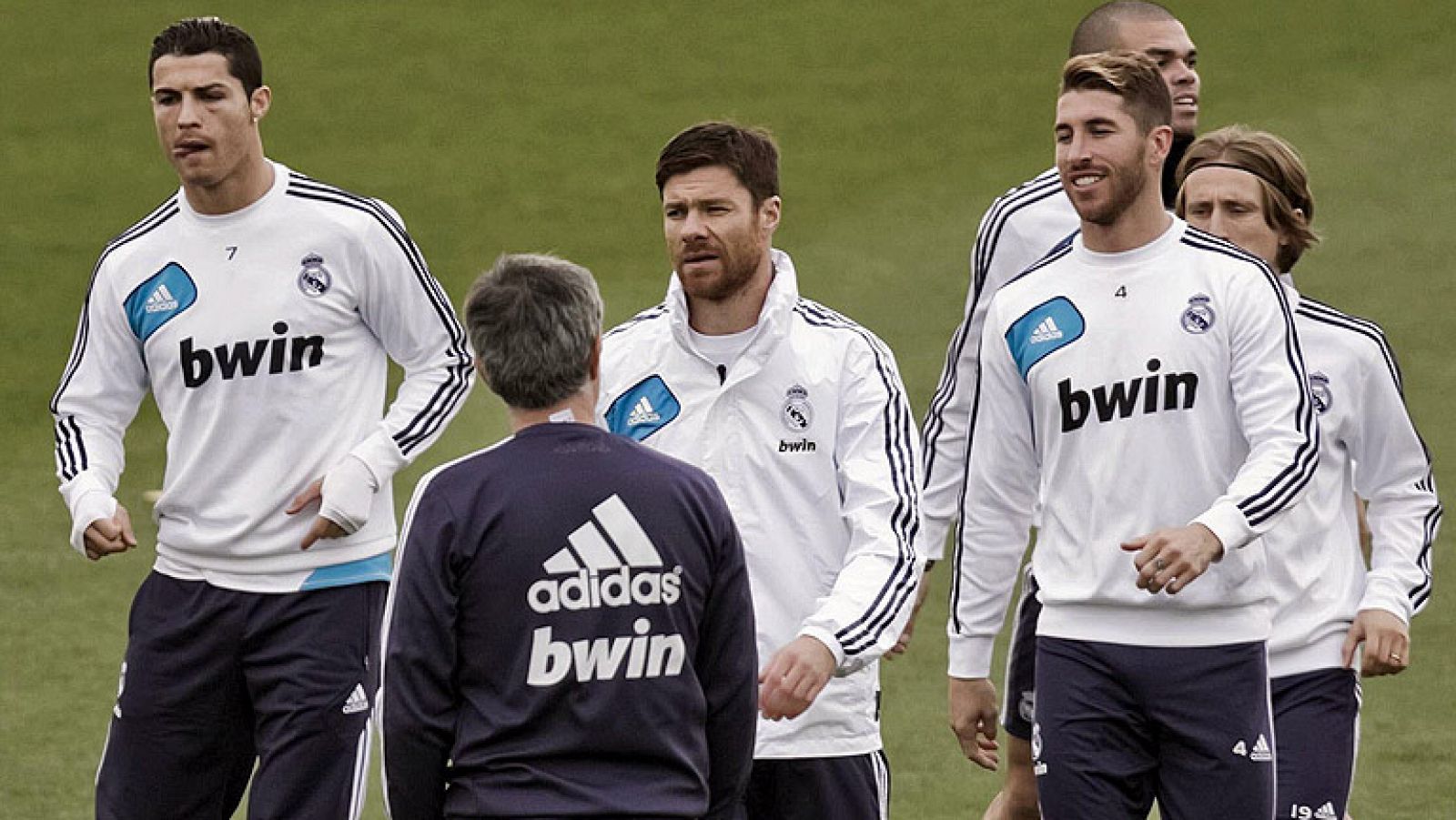 El Real Madrid buscará en Sevilla su sexto triunfo consecutivo en Liga ante un Betis tocado por la goleada sufrida en el derbi contra el Sevilla la pasada jornada.