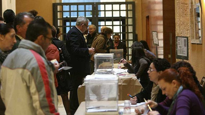  Los candidatos del PSC, PPC y ERC votan en las elecciones catalanas