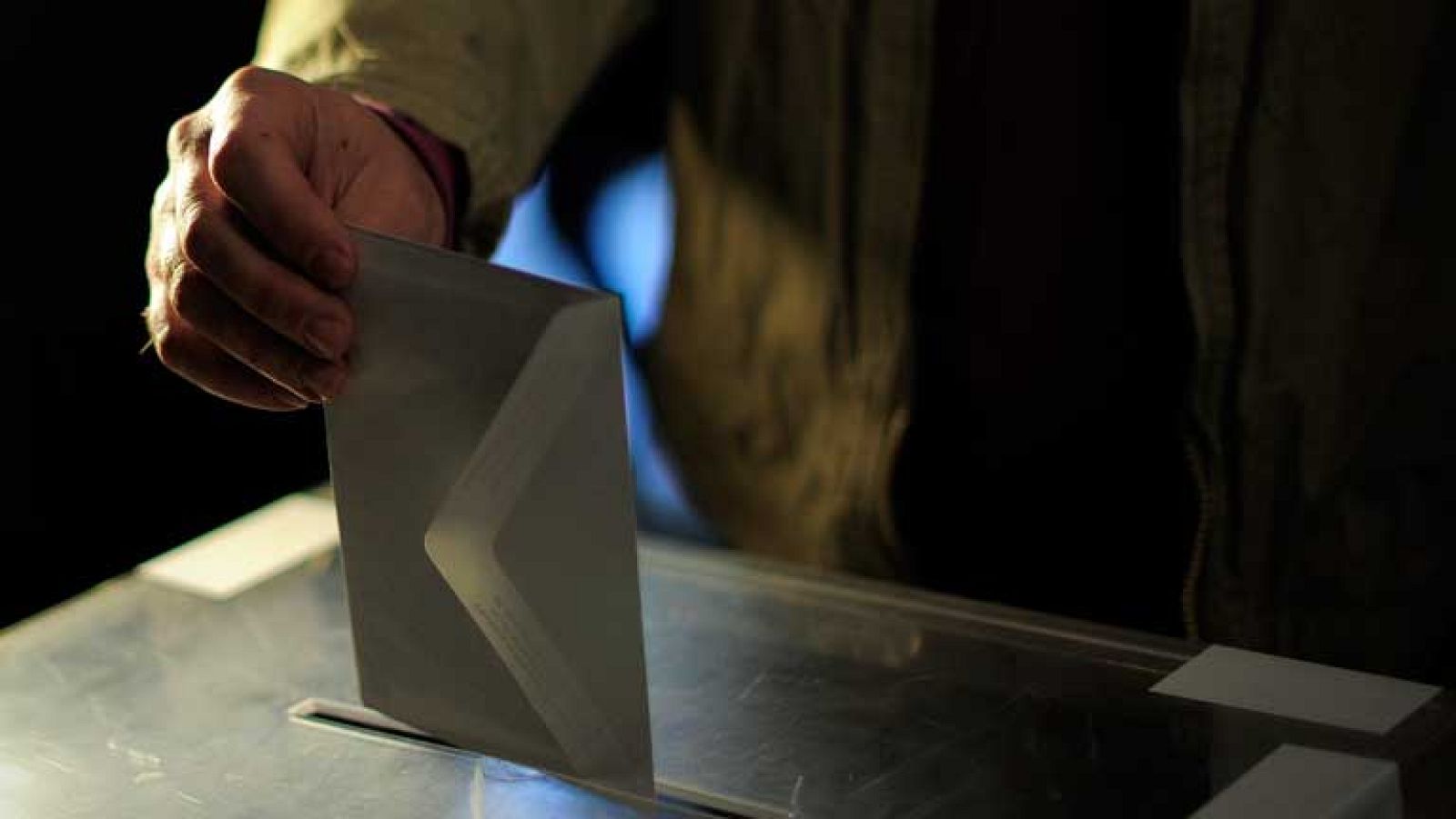 Los candidatos al Parlament de Cataluña ya han depositado su voto