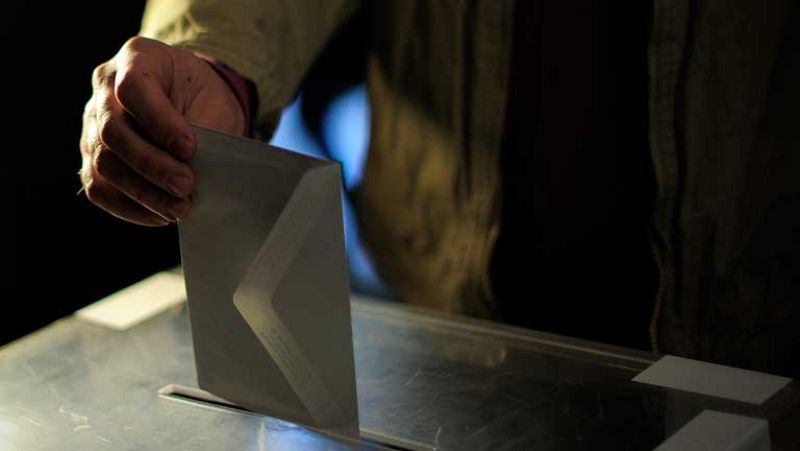 Los candidatos al Parlament de Cataluña ya han depositado su voto