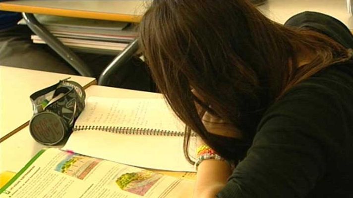 Telediario 1 - Aumento del maltrato a jóvenes