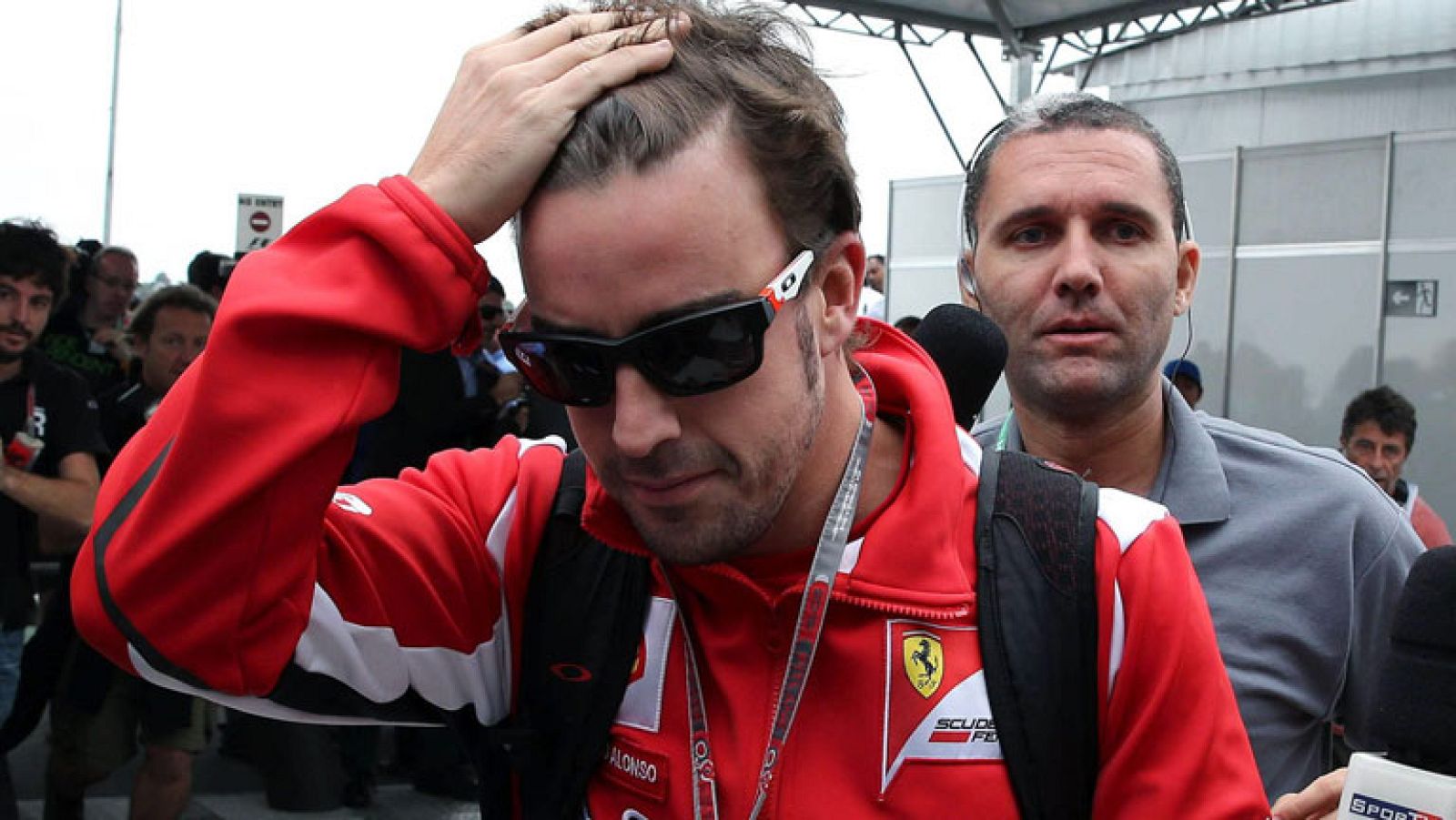 Alonso, pendiente del cielo en el GP de Brasil | Ver