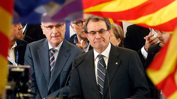 Telediario 1 - CiU gana lejos de la mayoría absoluta y ERC dobla sus escaños al capitalizar el voto independentista