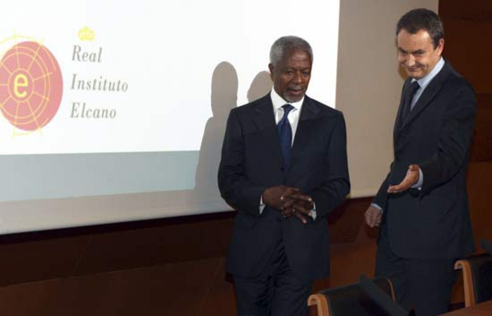 Zapatero ha pronunciado una conferencia en el Museo del Prado de Madrid con el título "En interés de España: una política exterior comprometida" y en la que ha fijado los ejes esenciales de la acción diplomática del Gobierno.