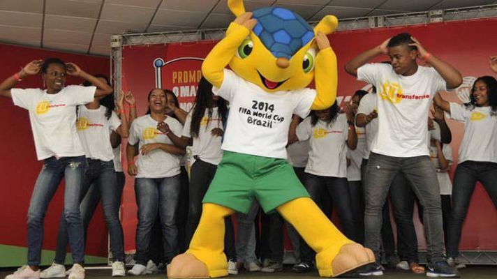 Telediario 1 - La mascota de Brasil 2014 se llamará "Fuleco"