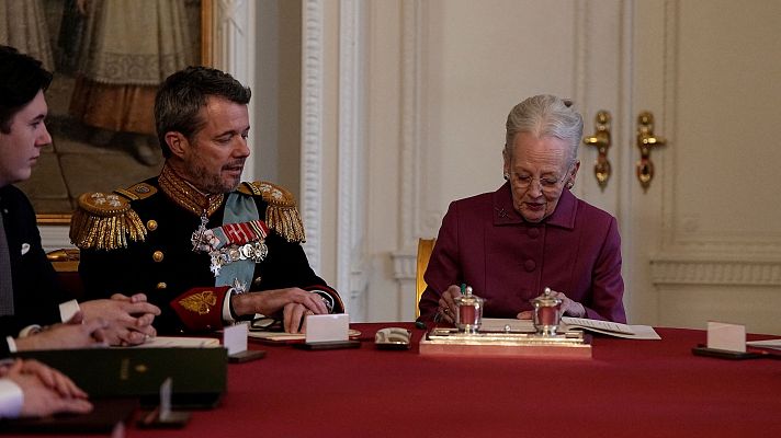  - Margarita II de Dinamarca pone fin al reinado más largo de una monarca viva