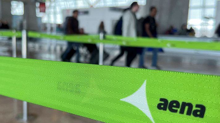 Telediario Fin de Semana - 17 migrantes escapan de la sala de asilo del aeropuerto de Madrid-Barajas