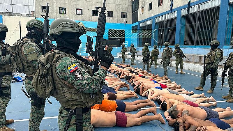 Liberados los ms de 150 funcionarios de prisiones de Ecuador que las bandas tomaron como rehenes