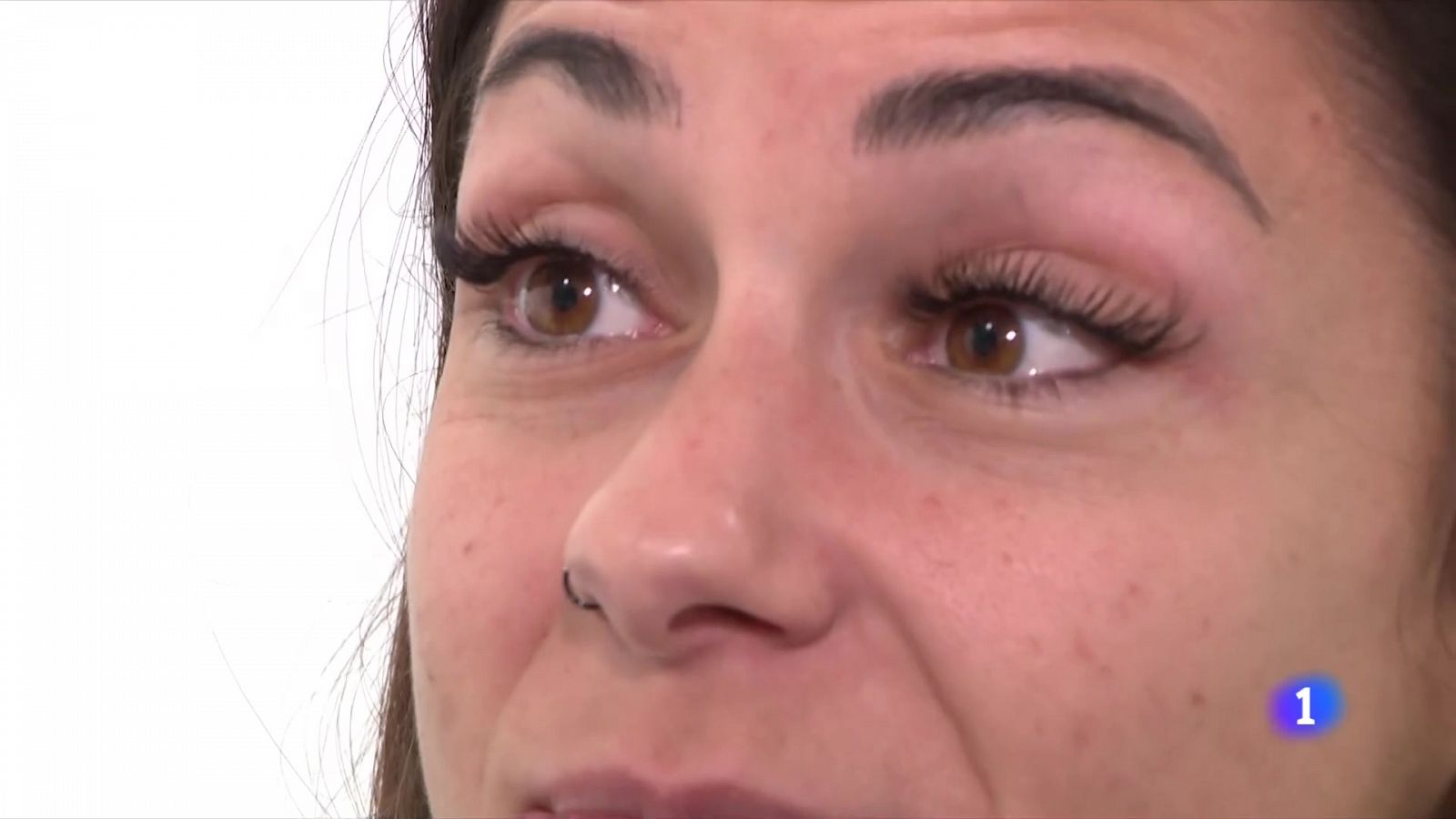 Les pestanyes postisses, tendència estètica amb riscos oculars - L'Informatiu | Ver