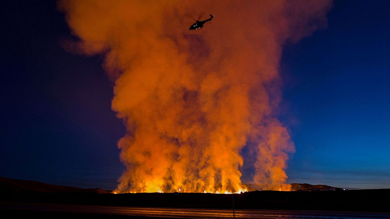 Telediario 1 - La lava alcanza la localidad islandesa de Grindavík