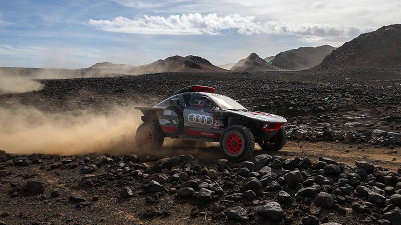 Carlos Sainz refuerza su liderato en el Dakar una jornada redonda para Audi