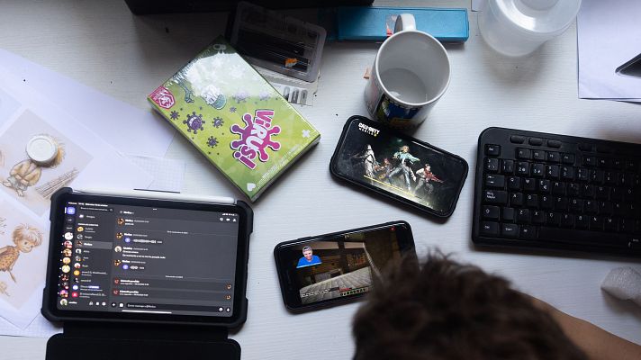  - Revisar el móvil mientras se estudia impide que el cerebro se concentre