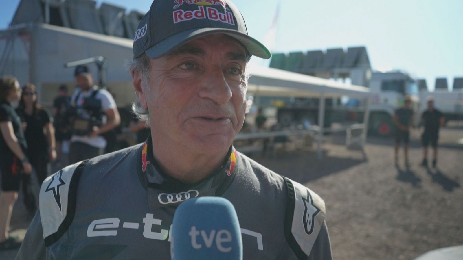 Dakar | Carlos Sainz: "¡No sabíamos qué más hacer para no pinchar" | Ver