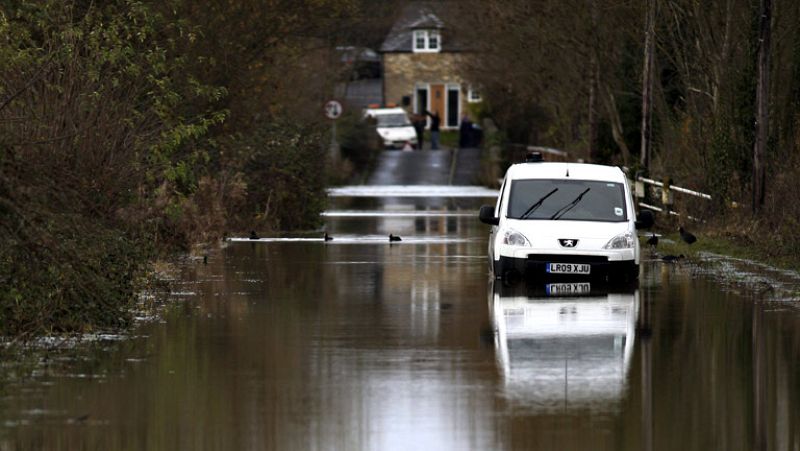 El gobierno británico promete ayudas para los afectados por las inundaciones 